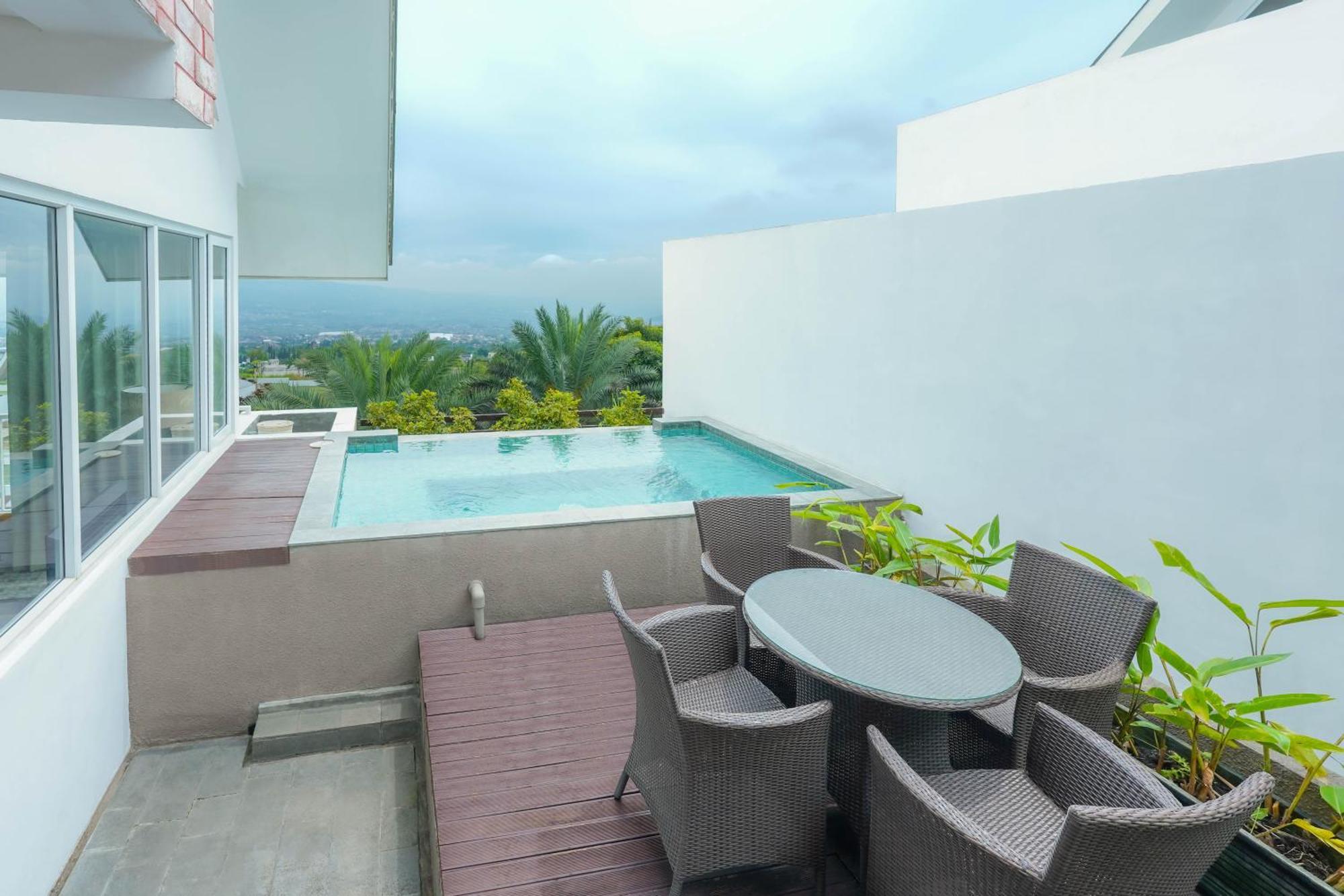 Amartahills Hotel And Resort Batu  Oda fotoğraf